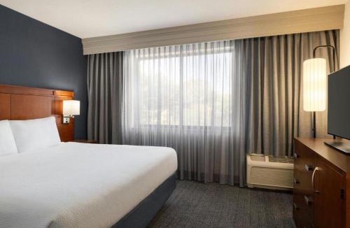 Westampton Hotel | Courtyard Mt. Holly Westampton