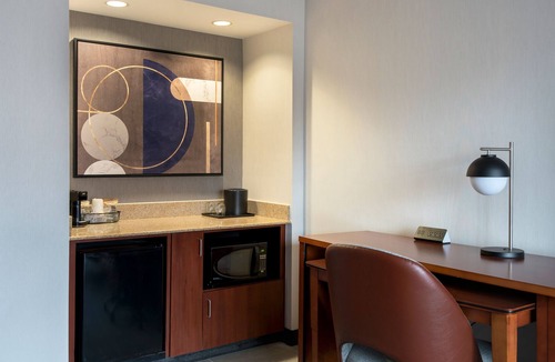 Wallingford Hotel | Courtyard New Haven Wallingford