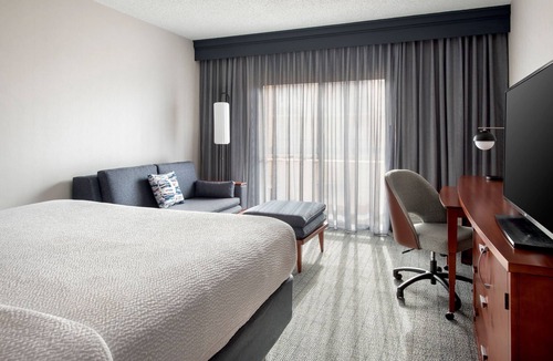 Wallingford Hotel | Courtyard New Haven Wallingford