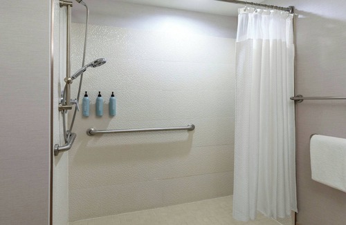 Oneonta Hotel | Courtyard Oneonta