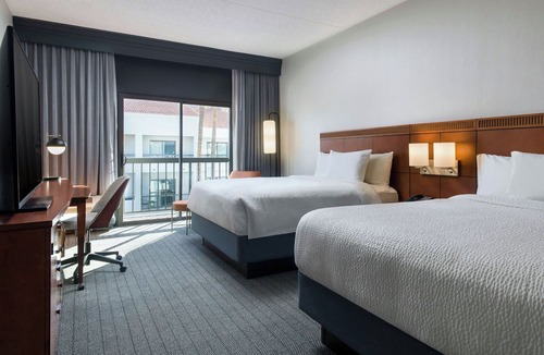 North Mountain Hotel | Courtyard Phoenix North by Marriott