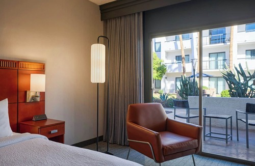 North Mountain Hotel | Courtyard Phoenix North by Marriott
