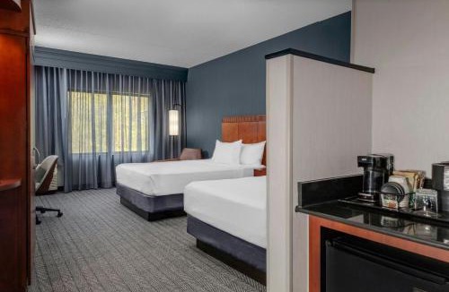 Grapeville Hotel | Courtyard Pittsburgh Greensburg