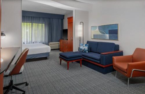 Grapeville Hotel | Courtyard Pittsburgh Greensburg