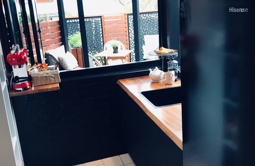 Carey Bay Apartment | Courtyard Pool Studio — Private Luxe Retreat.