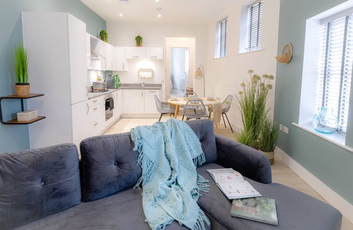 Southampton City Centre Apartment | Courtyard Retreat