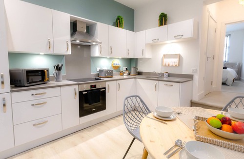 Southampton City Centre Apartment | Courtyard Retreat