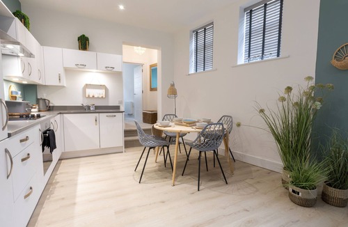 Southampton City Centre Apartment | Courtyard Retreat