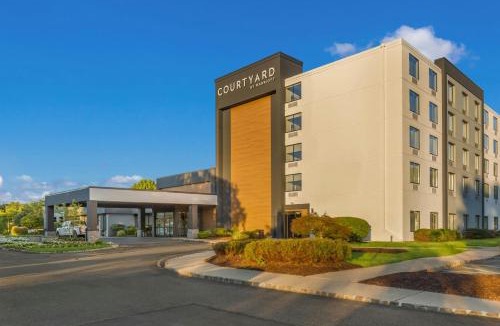 Mount Arlington Hotel | Courtyard Rockaway-Mount Arlington