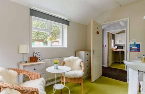 Dormansland House | Courtyard Rooms at Claridge House