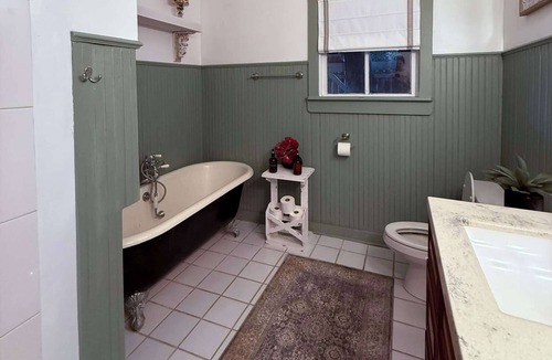 Freetown - Port Rico House | Courtyard Suite – Steps to Mardi Gras & UL