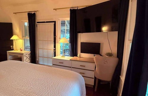 Freetown - Port Rico House | Courtyard Suite – Steps to Mardi Gras & UL