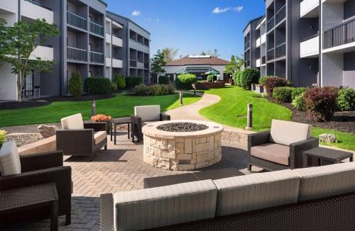 East Syracuse Hotel | Courtyard Syracuse Carrier Circle