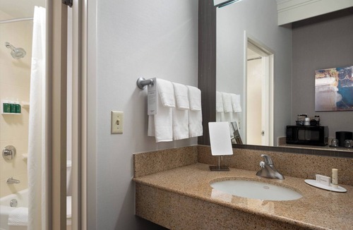 East Syracuse Hotel | Courtyard Syracuse Carrier Circle