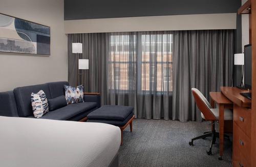 Downtown Syracuse Hotel | Courtyard Syracuse Downtown At Armory Square