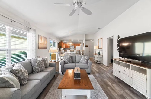 Charlotte Villa | Courtyard Villa + Golf Cart + Dog Friendly
