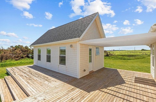 French River House | Cousins Shore Beach House - Oceanfront Cottage w/bunkie