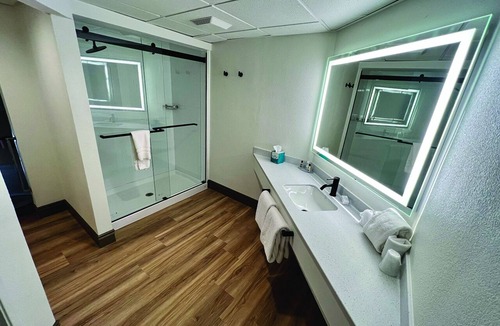 Lakeville Hotel | Cove Haven Resort