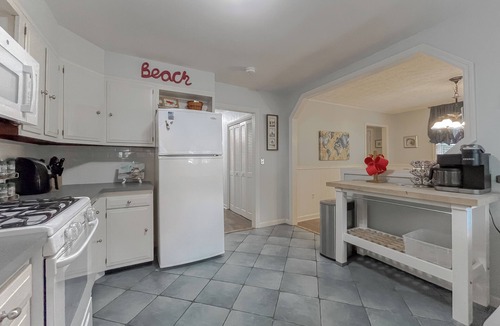 Lusby House | Cove Point Beach Cottage with Chesapeake Bay Views