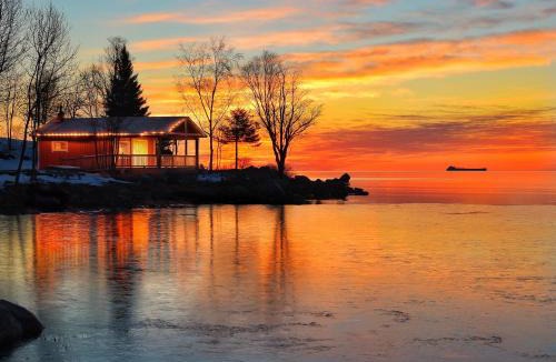 Beaver Bay Resort | Cove Point Lodge