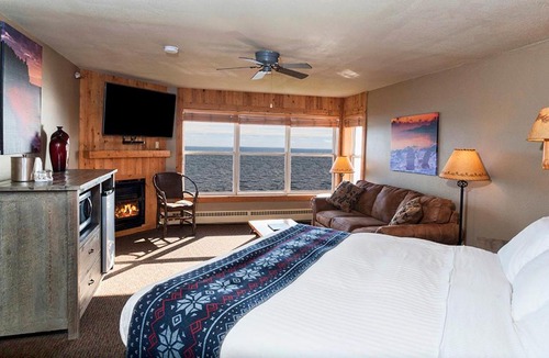 Beaver Bay Resort | Cove Point Lodge