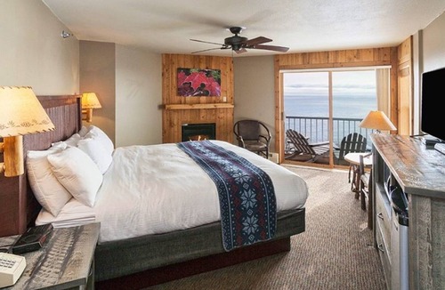 Beaver Bay Hotel | Cove Point Lodge