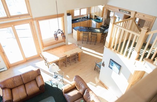 Beaver Bay Hotel | Cove Point Lodge