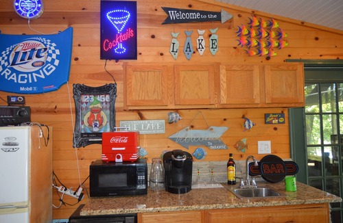 Lake Ozark House | COVE RETREAT LAKEFRONT HOT TUB OUTSIDE BAR PRV DOCK LOCATION FIRE PIT & MORE!