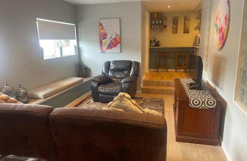 Army Bay Apartment | Cove side Bliss