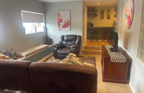 Army Bay Apartment | Cove side Bliss