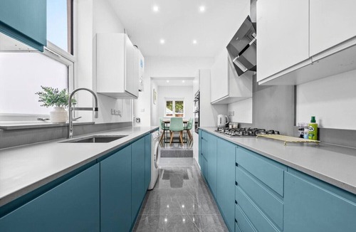 Coventry House | Coventry Arena Escape | sleeps 6 | free parking