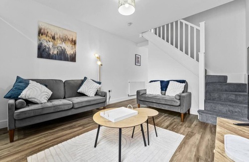 Coventry House | Coventry Arena Escape | sleeps 6 | free parking