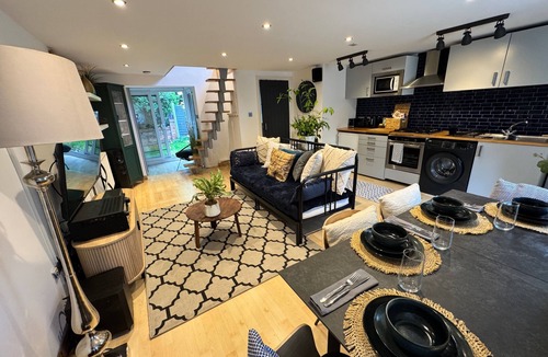 Holbrooks Cottage | Coventry Cozy Cottage