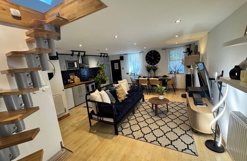 Holbrooks Cottage | Coventry Cozy Cottage