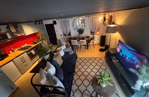 Holbrooks Cottage | Coventry Cozy Cottage