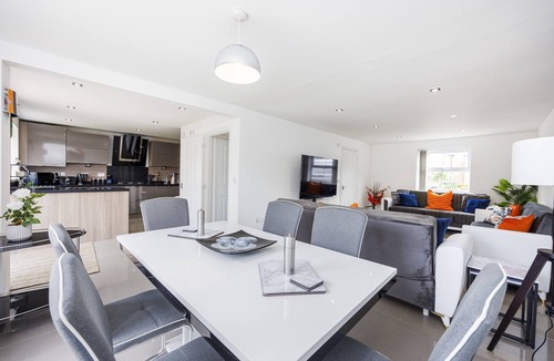 Tatenhill House | Coventry House for the Larger Group with Parking