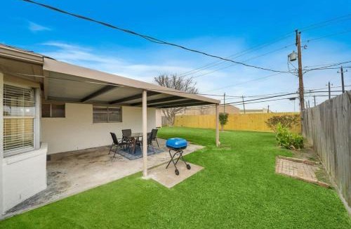 Pasadena House | Covered Back Patio Covered Parking Game Room WIFI Smart TV's every room Washer & Dryer