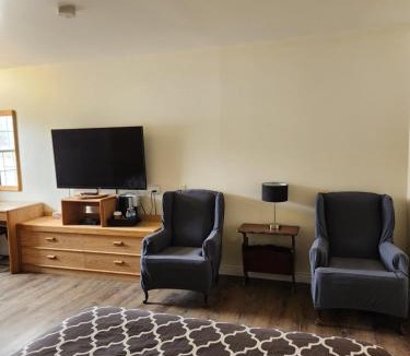 Sussex Hotel | Covered Bridge Inn & Suites