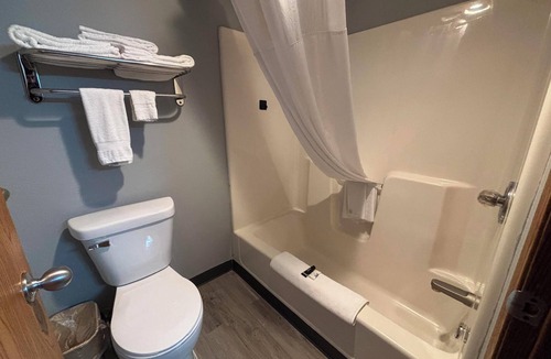 Winterset Hotel | Covered Bridge Inn