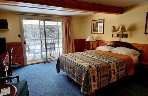Jackson Hotel | Covered Bridge Riverview Lodge