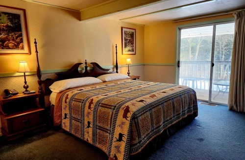Jackson Hotel | Covered Bridge Riverview Lodge
