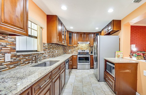 Arlington House | Covered Deck, Large Yard! Pet-Friendly Jax Escape!