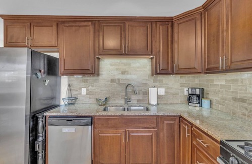 Overland Park House | Covered patio, finished basement, amazing location