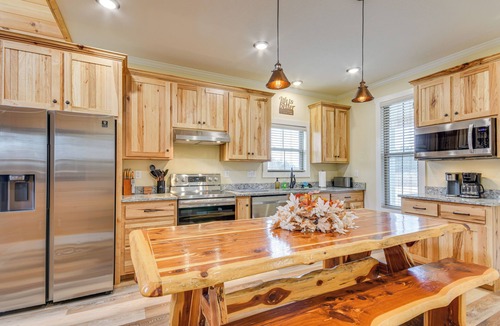 Richland Cabin | Covered Porch & Fire Pit: Cabin in Richland