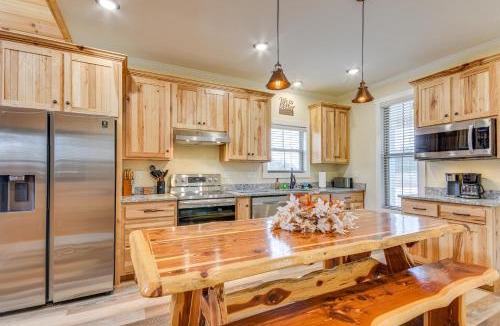 Richland House | Covered Porch & Fire Pit: Cabin in Richland