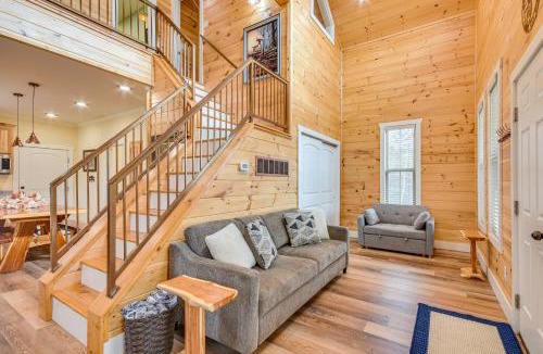Richland House | Covered Porch & Fire Pit: Cabin in Richland
