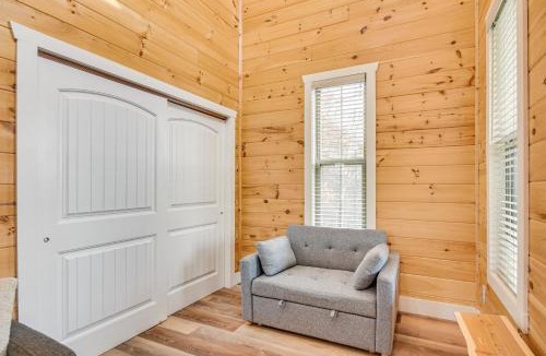 Richland House | Covered Porch & Fire Pit: Cabin in Richland