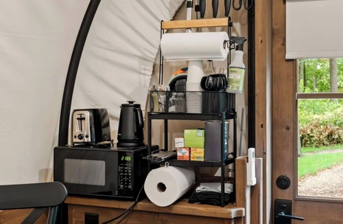 Strasburg Apartment | Covered Wagon along the Creek