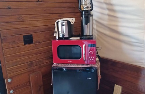 Putnam Hall Apartment | COVERED WAGON ANIMAL EXP. FOR 2 UNIQUE & COMFY