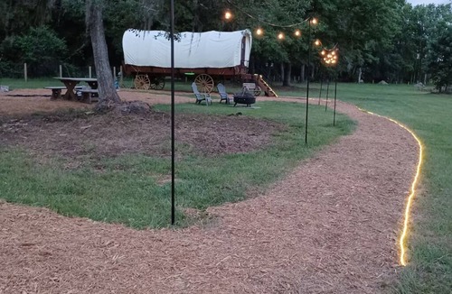 Putnam Hall Apartment | COVERED WAGON ANIMAL EXP. FOR 2 UNIQUE & COMFY